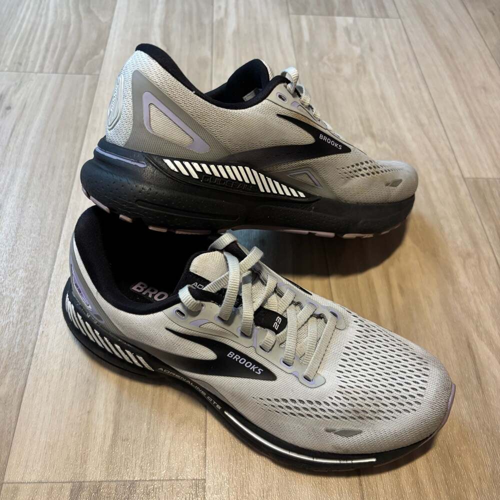 Brooks Adrenaline GTS 23 Women's Running Shoes Gray/Black Size 8.5